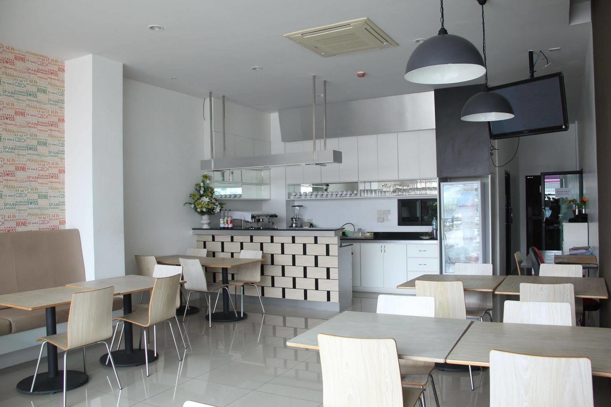 Sri Boutique Hotel Patong Luaran gambar