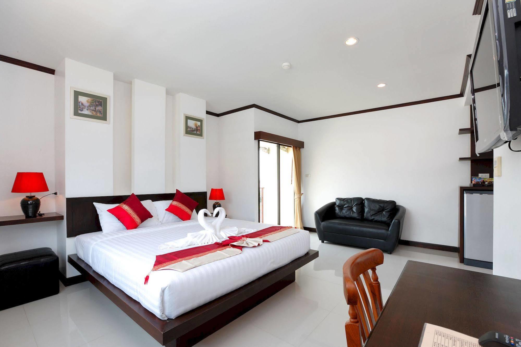 Sri Boutique Hotel Patong Luaran gambar