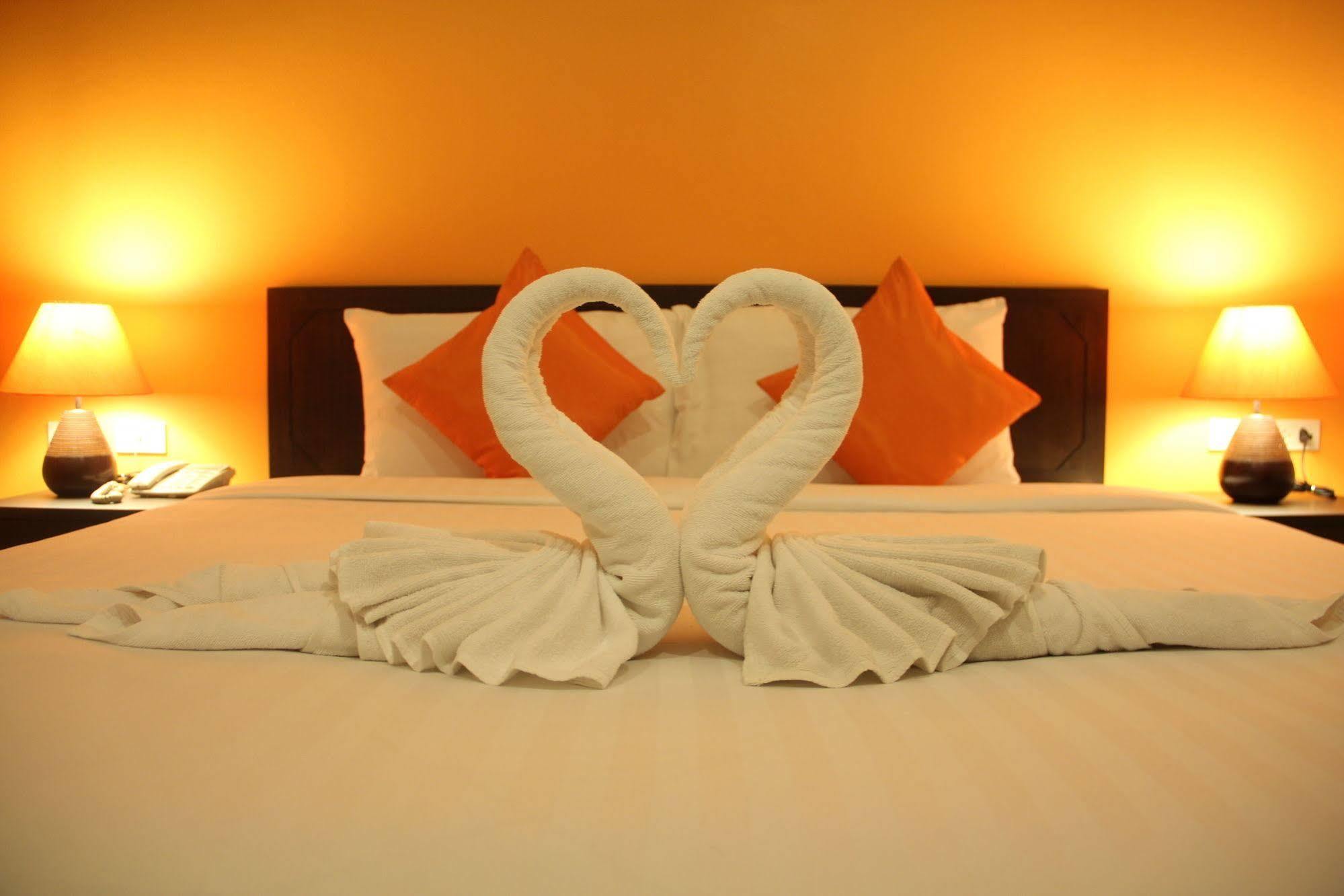 Sri Boutique Hotel Patong Luaran gambar