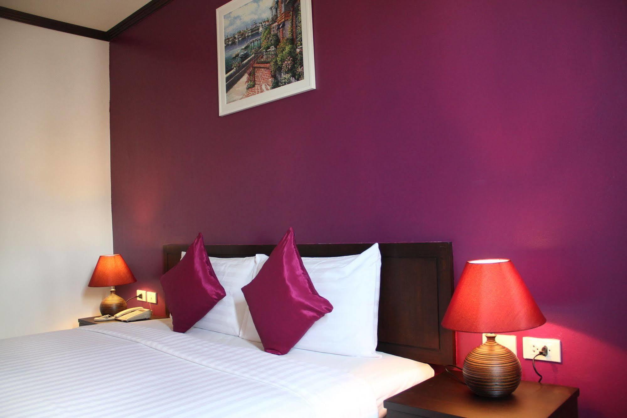 Sri Boutique Hotel Patong Luaran gambar