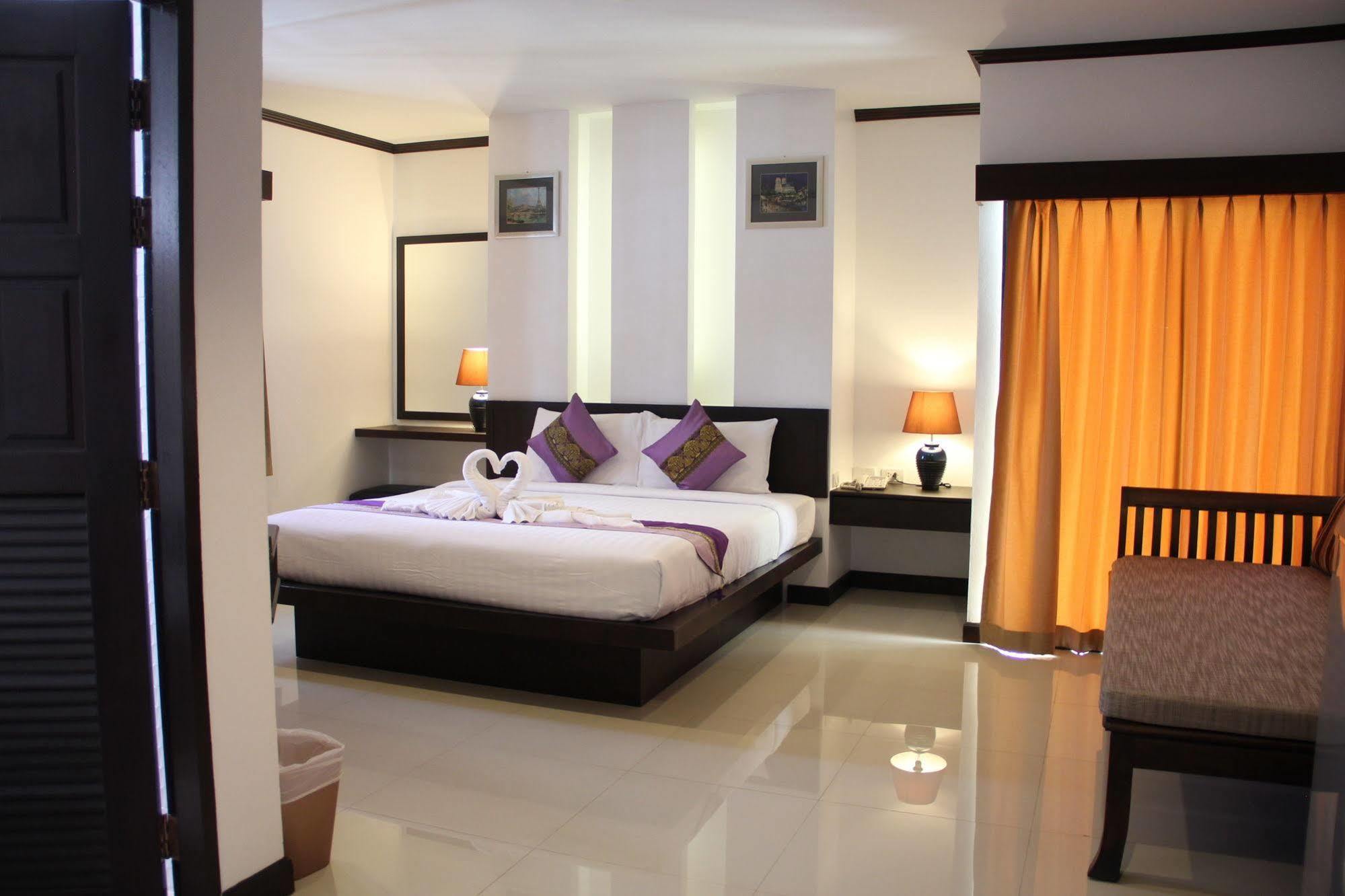 Sri Boutique Hotel Patong Luaran gambar