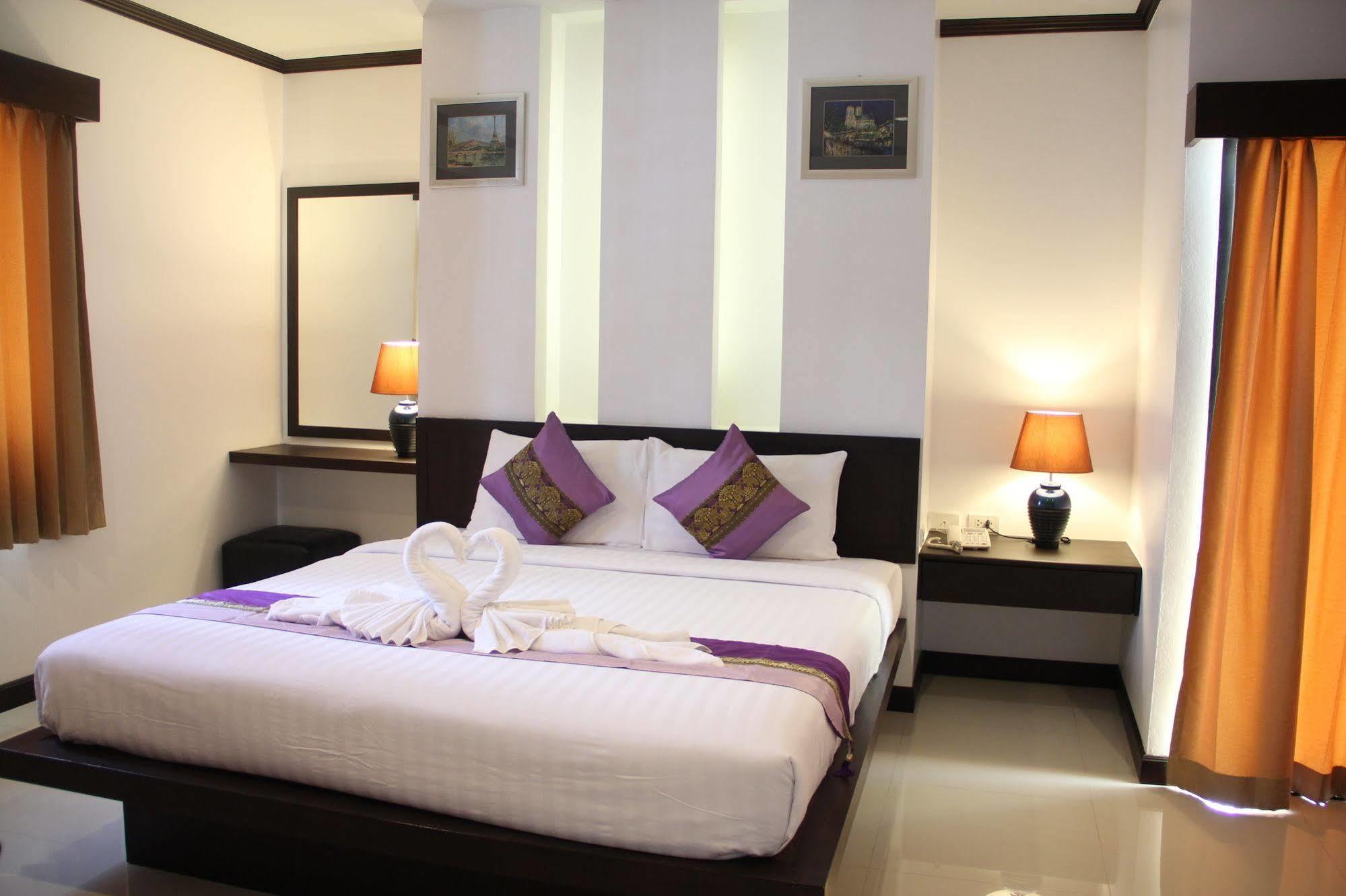 Sri Boutique Hotel Patong Luaran gambar