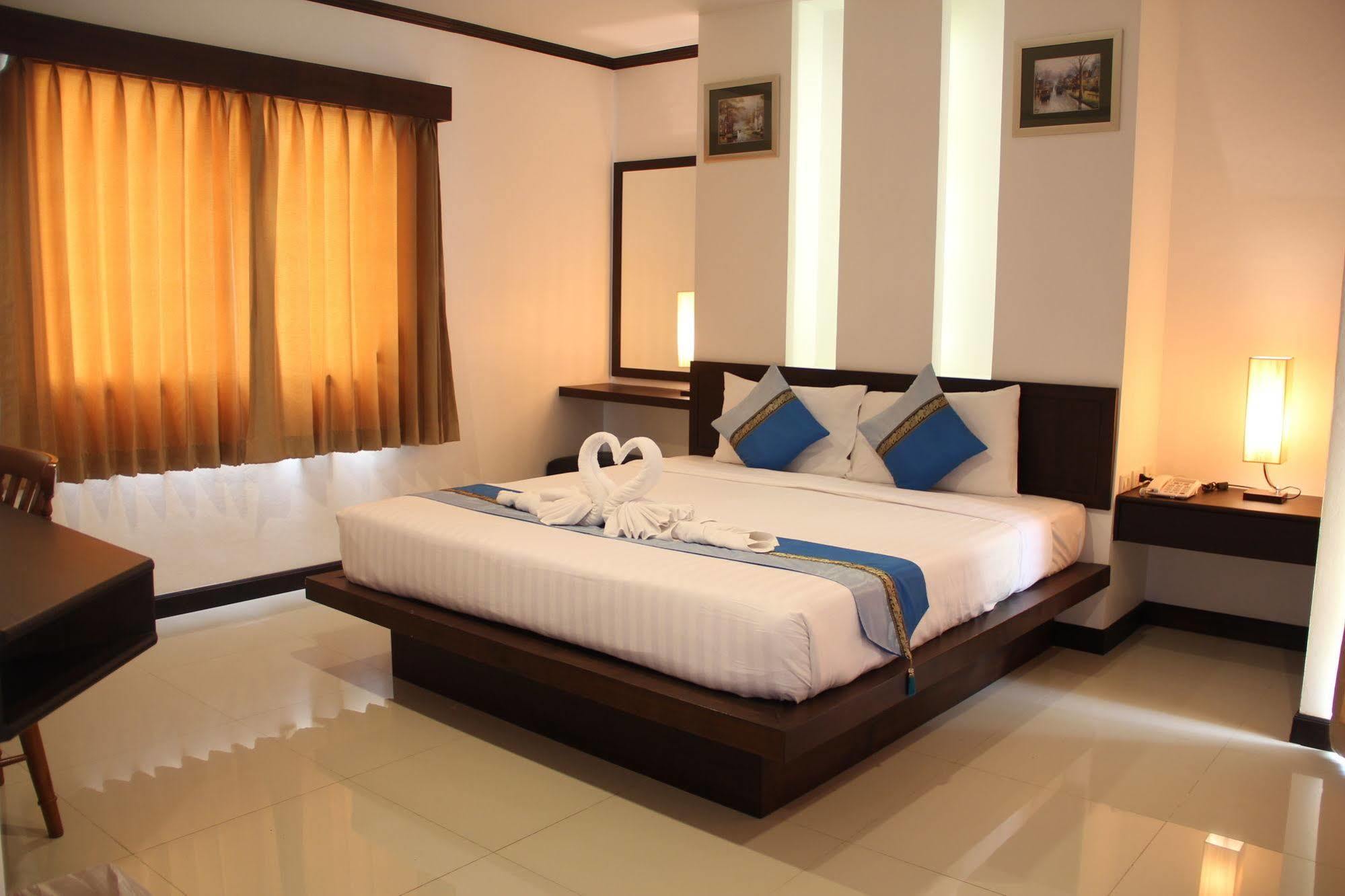Sri Boutique Hotel Patong Luaran gambar