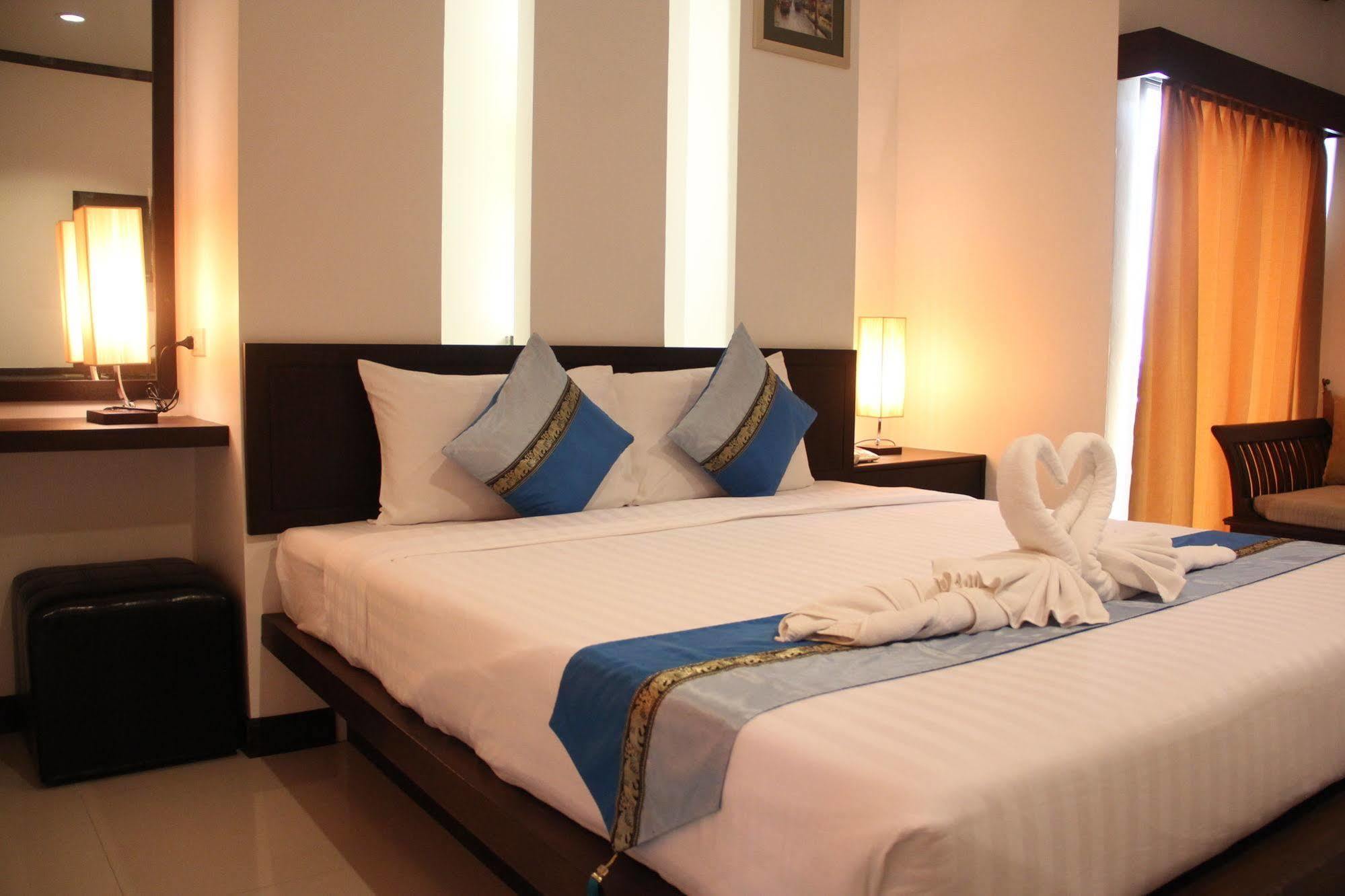 Sri Boutique Hotel Patong Luaran gambar