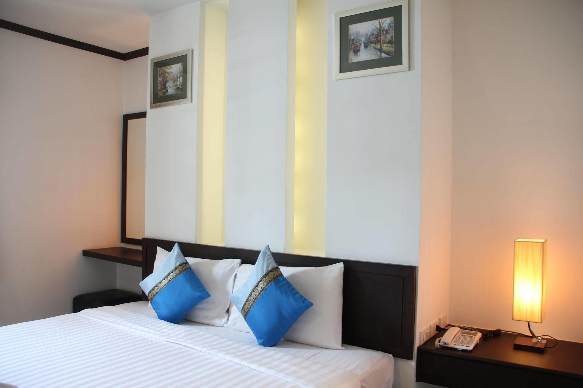 Sri Boutique Hotel Patong Luaran gambar