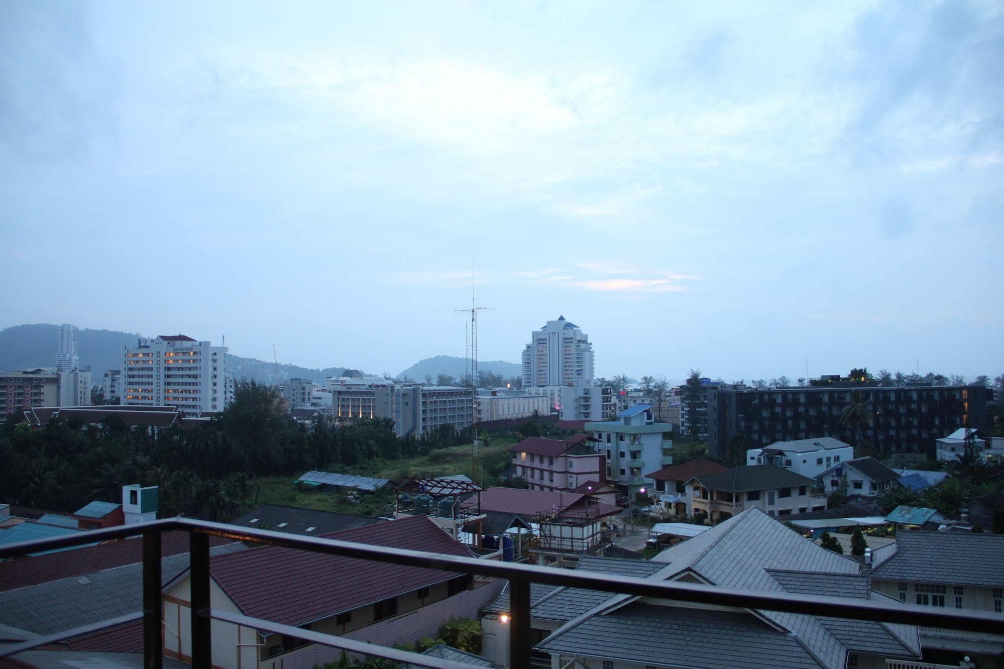 Sri Boutique Hotel Patong Luaran gambar