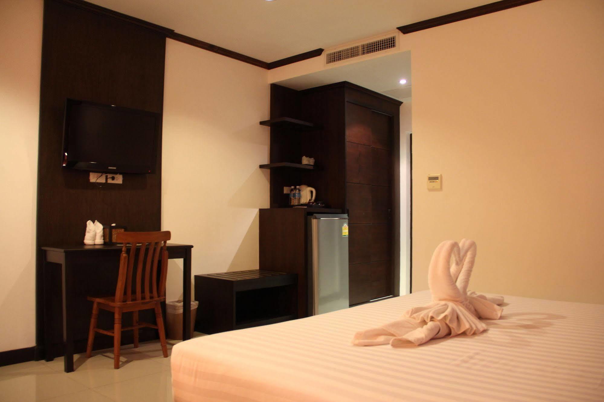 Sri Boutique Hotel Patong Luaran gambar
