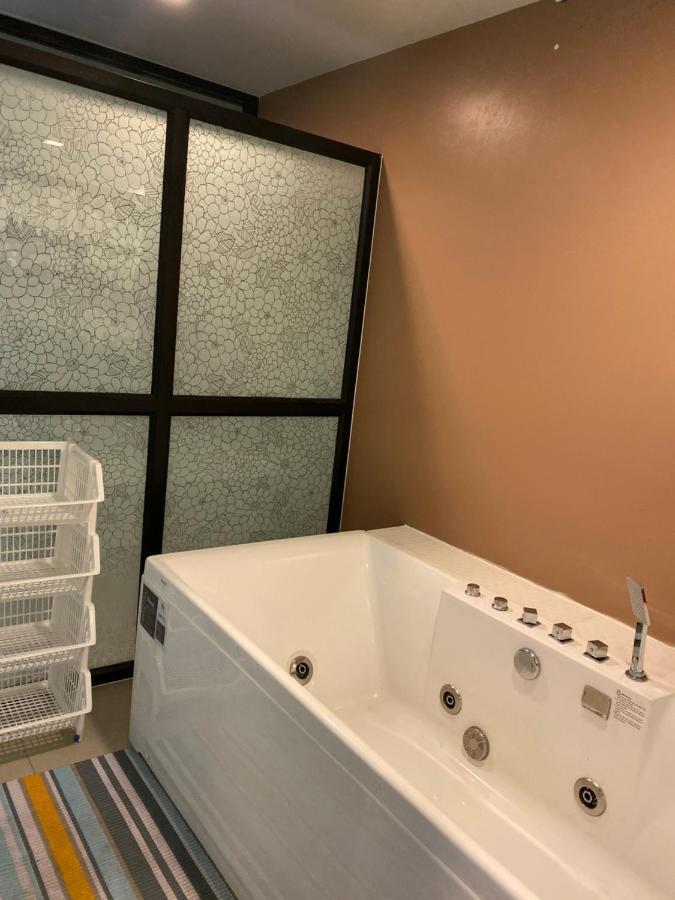 Sri Boutique Hotel Patong Luaran gambar